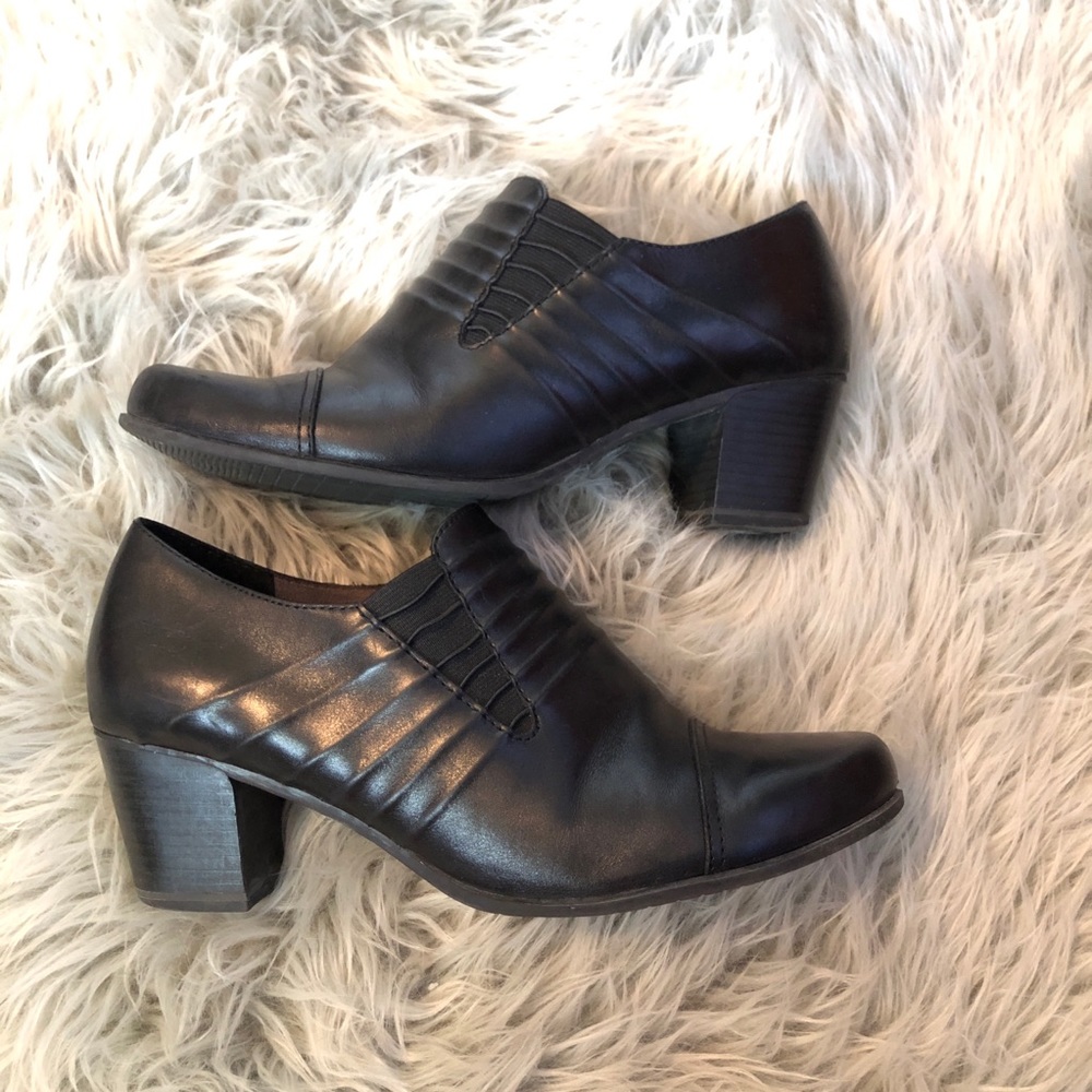 Tamaris black leather slip on heels size 39